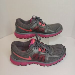 Nike Shoes Women's‎ 9 Dual Fusion ST2 Athletic Low Sneakers 454240-066 Gray Pink